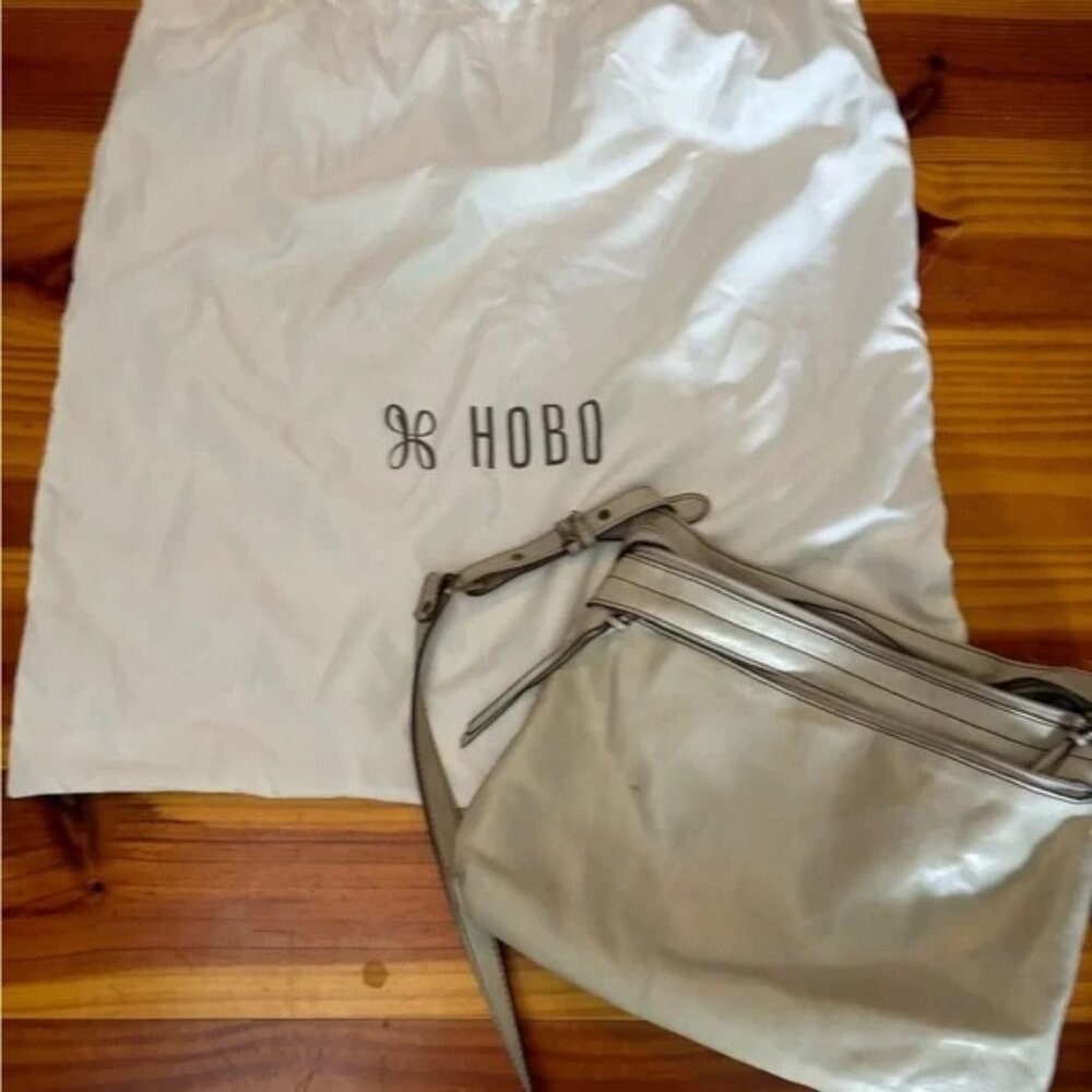 HOBO International LARKIN Crossbody Purse